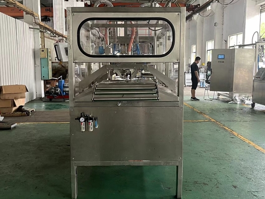 ملء BIB التلقائي الكامل لـ 2L / 10L / 20L كيس متواصل في صندوق عصير / حليب / آلة ملء الزيت مع PLC
