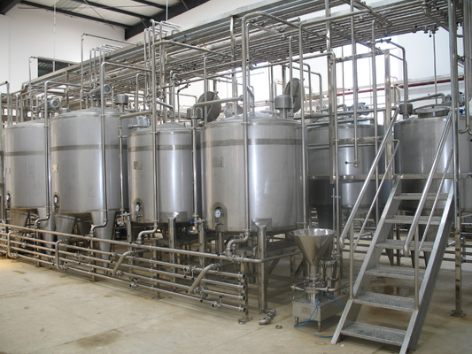 محترف 500-20000L / H خط معالجة الحليب المبستر الماكينة الحليب المبستر المتقدمة مع PLC خدمة تكلفة